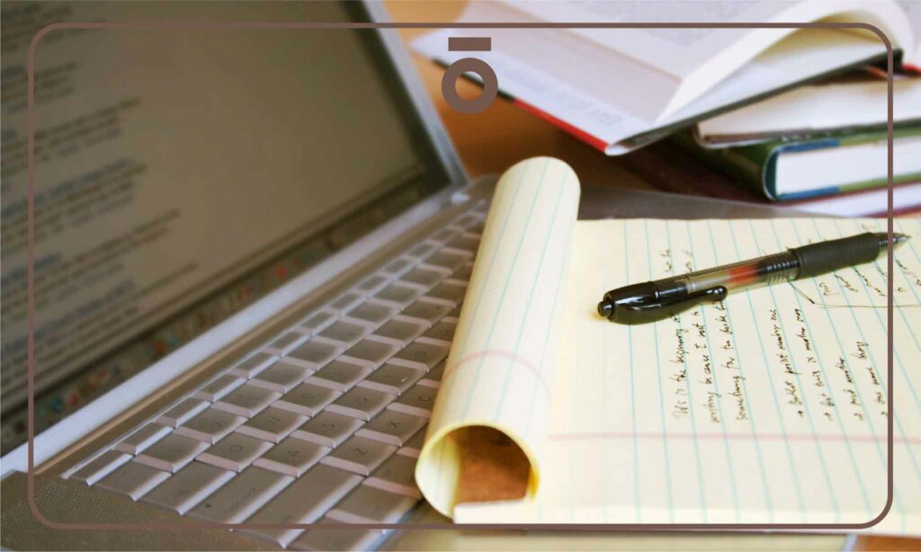 كتابة الورقات البحثية ومشاريع التخرج